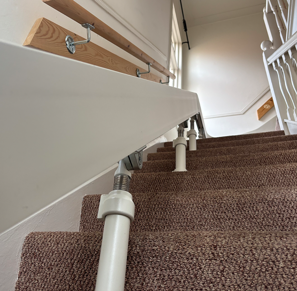 curved-stairlift-track